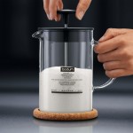 BODUM Latteo MilchaufschÃ¤umer beim Pumpen